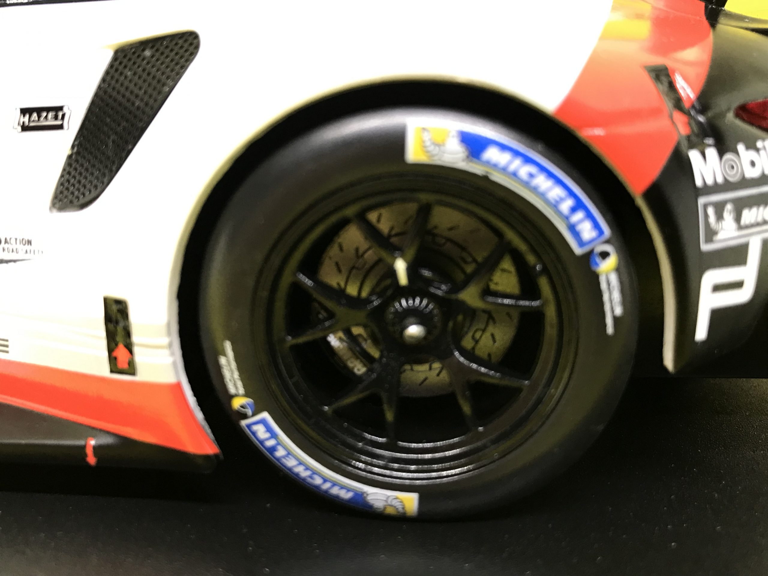 Miniature IXO 1/18 - Porsche 911 RSR N°94 - Le Mans 2018 - Dumas/Bernhard/Muller - LEGT18006