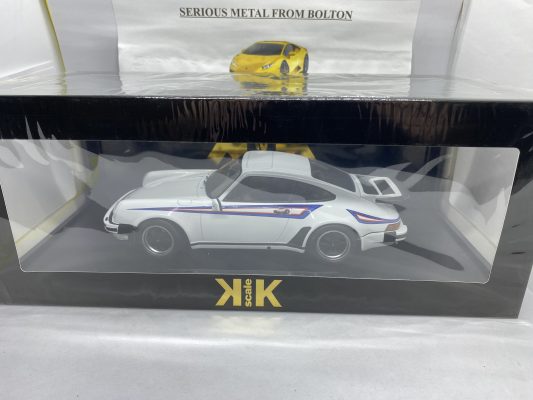 Porsche 911 930 Turbo Martini 1976 échelle 1/18 Par KK SCALE MODELS, Neuve