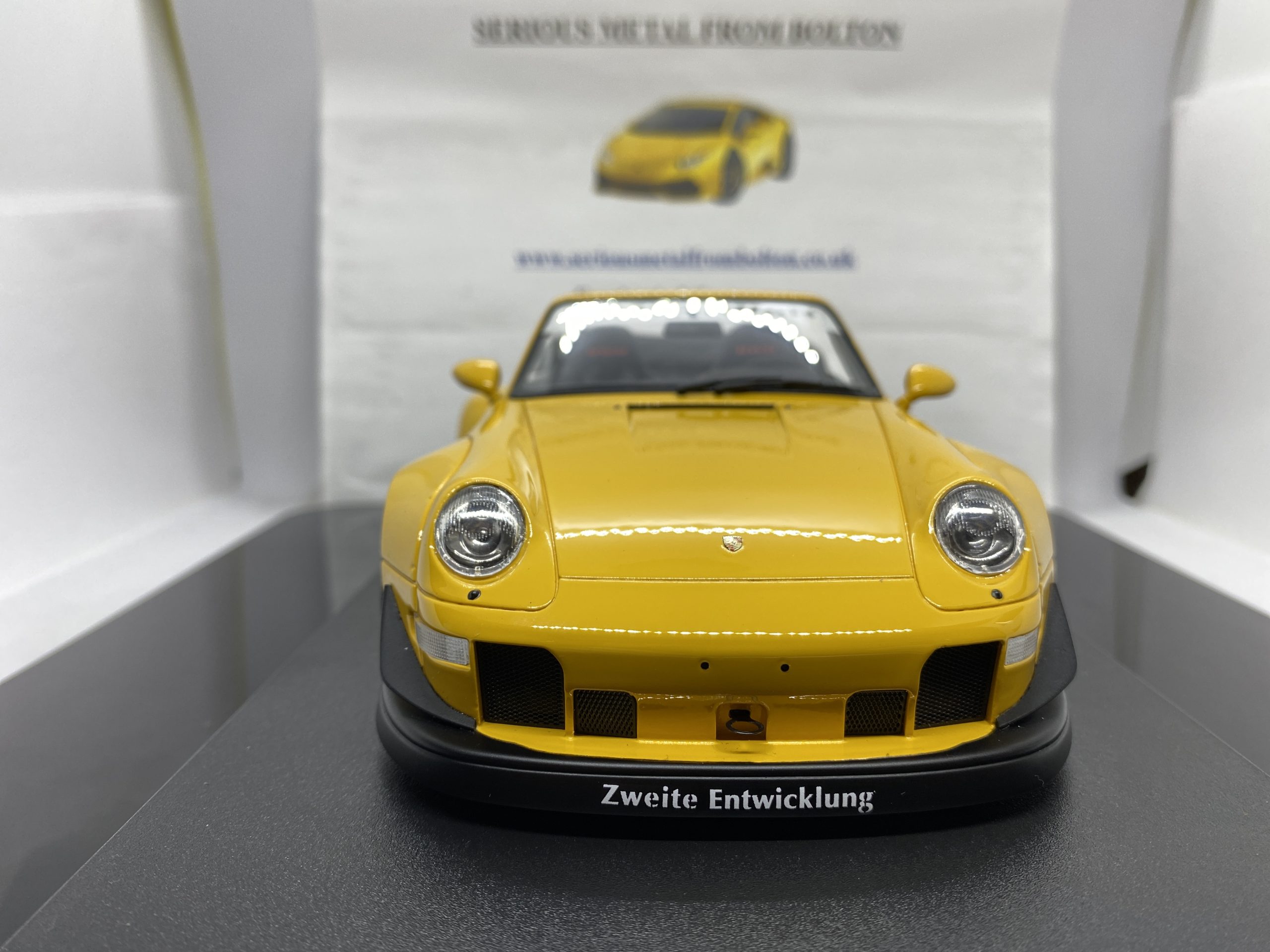 GT Spirit 1/18 Porsche 911 Avec Bodykit RBW Nohra 2023 - Résine Jaune (GT450, Occasion)